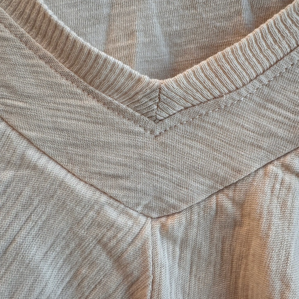 Nation LTD Kelsey Ruffled Romance V-Neck Tee Blouse - Cream/Antique Pink Size M - Picture 6 of 13
